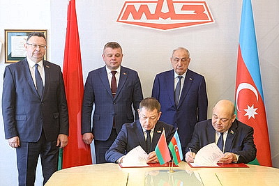 МАЗ поставит 100 машинокомплектов для производства коммунальной техники в Азербайджан