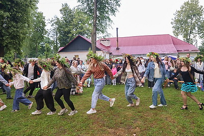Театр огня и живая музыка: этнопраздник \"Купальские вечера\" прошел в Сморгонском районе