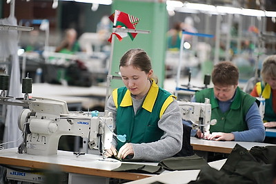 Лазаревич о флагманах \"Беллегпрома\": это технологическая независимость страны