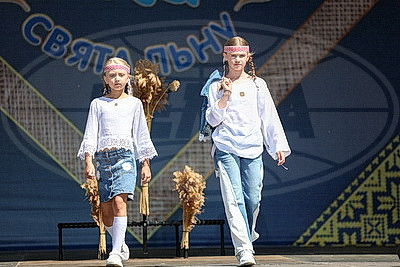 Два дня стильных событий. В Минске прошел международный фестиваль \"Свята льну\"
