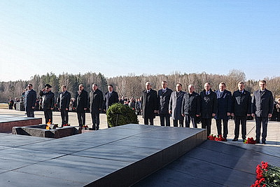 \"Пусть скорбь и печаль обернутся в мужество ваше и силу\". В Хатыни проходит всенародная вахта памяти