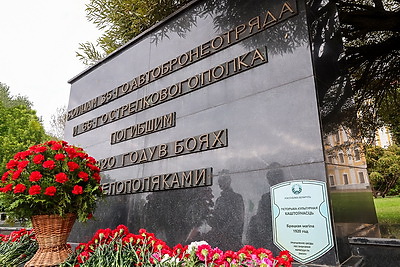 \"В единстве наша сила\": митинг-реквием прошел на площади Славы в Могилеве