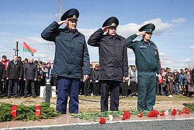 Память сквозь поколения. В Дятловском районе прошел митинг на месте расстрела фашистами мирных жителей