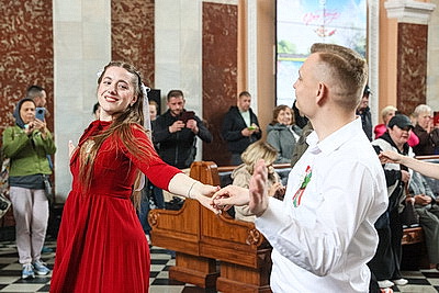 Вальс Победы станцевали в Бресте и Витебске