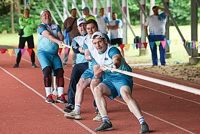 Спорт на максимуме: более 500 представителей белорусских СМИ вышли на старт спартакиады в \"Стайках\"
