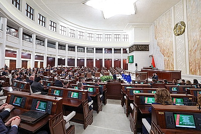 Не только права, но и обязанности перед Родиной. Школьникам вручили паспорта в Палате представителей