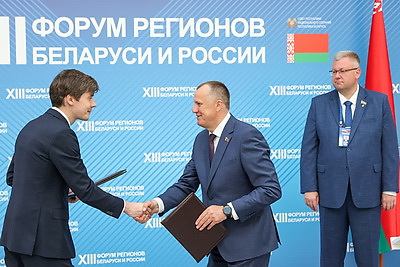 От сельского хозяйства до гуманитарного сотрудничества. На полях Форума регионов подписан ряд документов