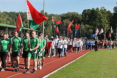 Спорт на максимуме: более 500 представителей белорусских СМИ вышли на старт спартакиады в \"Стайках\"
