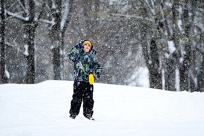 Морозный зимний день: снегопад не повод сидеть дома для активных жителей