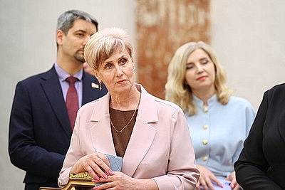 Для участников форума \"Женщина и будущее деревни\" провели экскурсию во Дворце Независимости