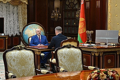 Лукашенко заслушал доклад Кухарева о ситуации в Минске