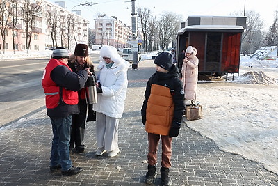 Теплая забота в мороз: волонтеры Красного Креста помогли более 3 тыс. человек в Могилевской области