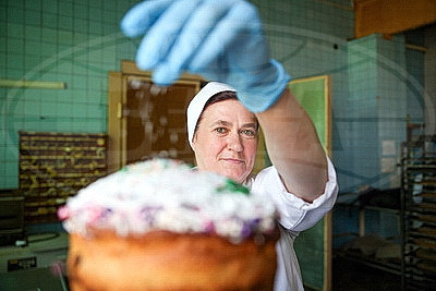 По классическим рецептам. Предприятия Белкоопсоюза поставят в торговую сеть около 100 тонн праздничной продукции