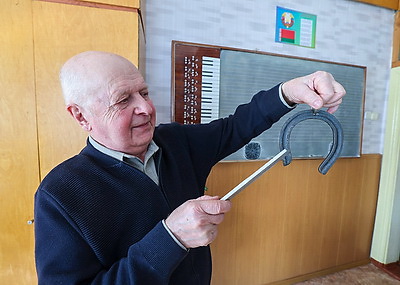 Музыкальные инструменты, на которых играют и за рубежом, создает поставский мастер