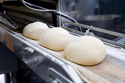 Для улучшения качества. На Оршанском хлебозаводе модернизировали линию производства хлеба