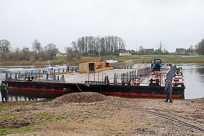 В Витебском районе курсирует \"Титаник\". Катер перевозит жителей Суража