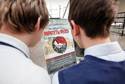 Нагрудный знак \"Бойцу Красной гвардии и Красному партизану\" представили в Музее истории ВОВ