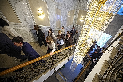 Молодые специалисты посетили Дворец Независимости