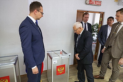 В России прошли выборы в Госдуму, в Беларуси россияне могли проголосовать в 7 городах