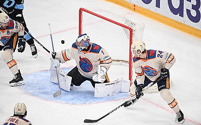 Минские динамовцы забросили шесть шайб в ворота \"Шанхайских драконов\"