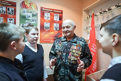 \"Герои были рядом - обычные парни чуть старше 18 лет\". Полочанин рассказал о службе в Афганистане