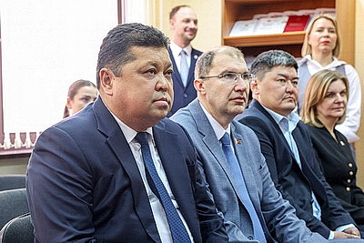 \"Нам есть чему учиться\". Председатель ЦИК Кыргызстана о работе с населением в Беларуси