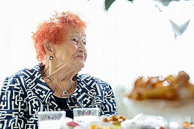 Кочанова поздравила ветерана ВОВ Ядвигу Еробкину с 101-летием