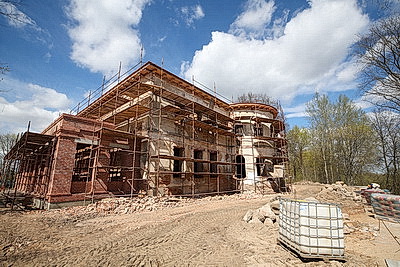 Парковая зона во дворцовом стиле и стена из бутового камня. Какой будет усадьба Потоцких после реконструкции