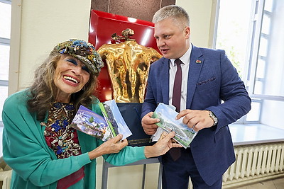 Легендарная художница и ювелир Лиза Сотилис посетила Витебск
