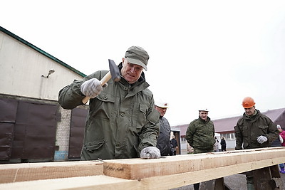 Республиканский субботник: в Дрибинском районе строили профилакторий для телят