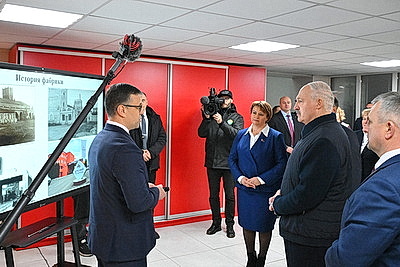 Cельское хозяйство и \"кондитерка\". Лукашенко посетил Наровлянский район