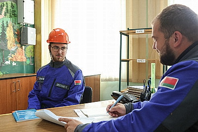 Молодые специалисты по всей стране прибывают на свои первые рабочие места