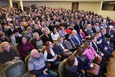 Вольфович провел встречу с активом Федерации профсоюзов Беларуси