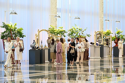Делегация БСЖ из Брестской области посетила с экскурсией Дворец Независимости