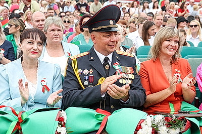 С благодарностью за мир. Торжественное шествие в День Независимости объединило более 20 тыс. жителей и гостей Гомеля