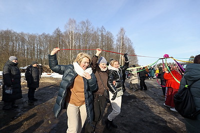 В Беловежской пуще отметили Масленицу и попрощались со Снегурочкой до следующей зимы