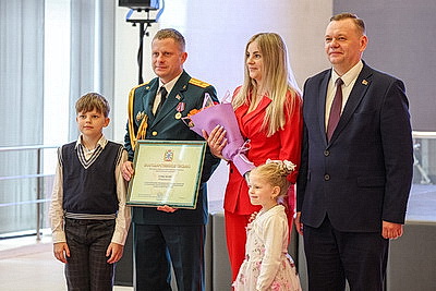 Пример для молодых пар. Более 20 многодетных семей чествовали в Гомельской области