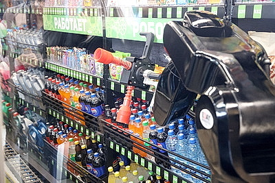 Робот-продавец появился на заправке под Гомелем