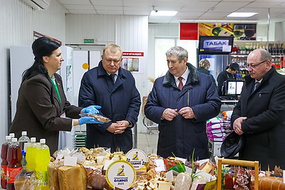 Русый о работе автолавок и сельмагов: люди должны иметь возможность купить все, что они хотят