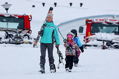 Любители активного отдыха провели праздничные выходные на снежных склонах