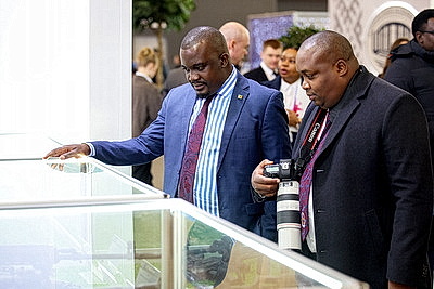 Парламентская делегация Зимбабве посетила ПВТ и ММВЦ