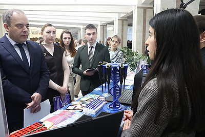 \"Впечатляет буквально все\". Участники \"Первого шага в науку\" о масштабе конференции и современных разработках
