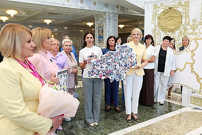 \"Мы разные, но мы едины\". Экскурсия во Дворец Независимости дала старт новому проекту Белорусского союза женщин