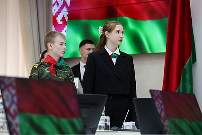 Свои первые паспорта из рук председателя КГК получили десять юных белорусов