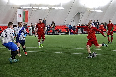 Товарищеский футбольный матч сыграли сборная Следственного комитета и команда \"Родина\"