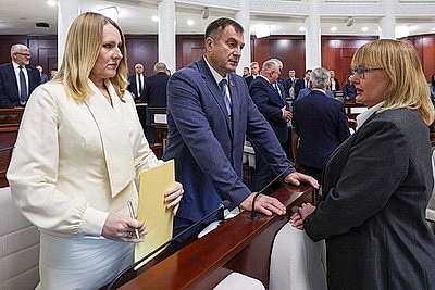 \"Максимально задействовать полномочия для реализации решений\". Сергеенко о ключевой задаче на сессию