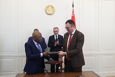 Подписано соглашение о поставках белорусской продукции в Танзанию