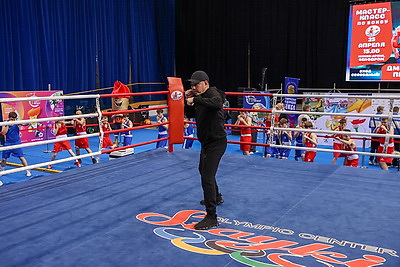 Чемпионы мира по боксу Цзю и Пирог провели мастер-класс для участников мемориала Ботвинника