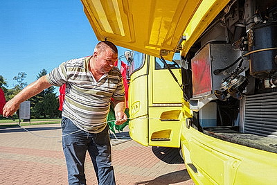Учреждениям образования Брестской области вручили ключи от новых автобусов и автомобилей
