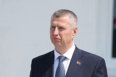 Полевые работы, готовность техники и зерносушилок: Крутой ознакомился с ходом уборочной в Климовичском районе